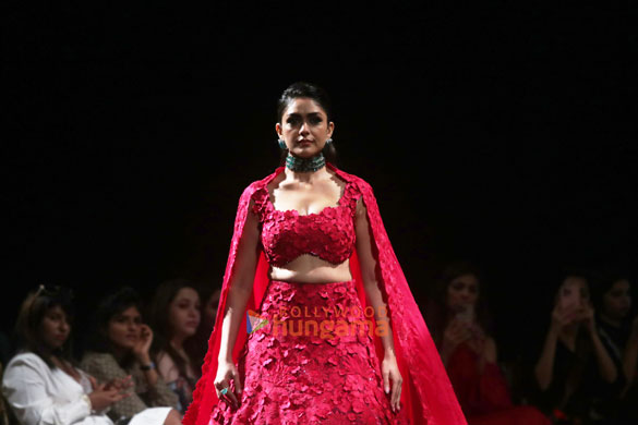 photos mrunal thakur diana penty gauahar khan turn showstoppers on day 1 of lakme fashion week 2022 1