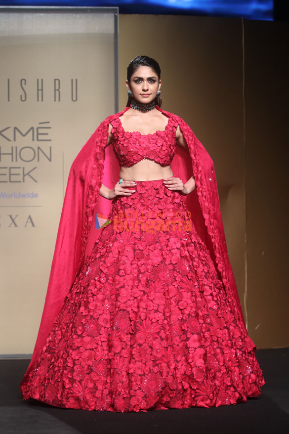 photos mrunal thakur diana penty gauahar khan turn showstoppers on day 1 of lakme fashion week 2022 3