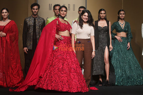 photos mrunal thakur diana penty gauahar khan turn showstoppers on day 1 of lakme fashion week 2022 4
