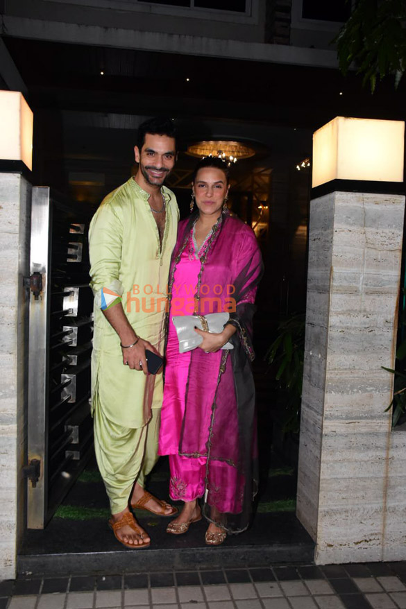 photos neha dhupia angad bedi soha ali khan mandira bedi and shikha talsania snapped in bandra 1