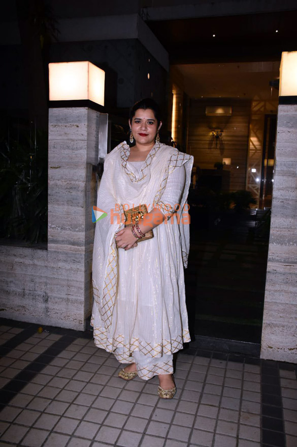 photos neha dhupia angad bedi soha ali khan mandira bedi and shikha talsania snapped in bandra 4