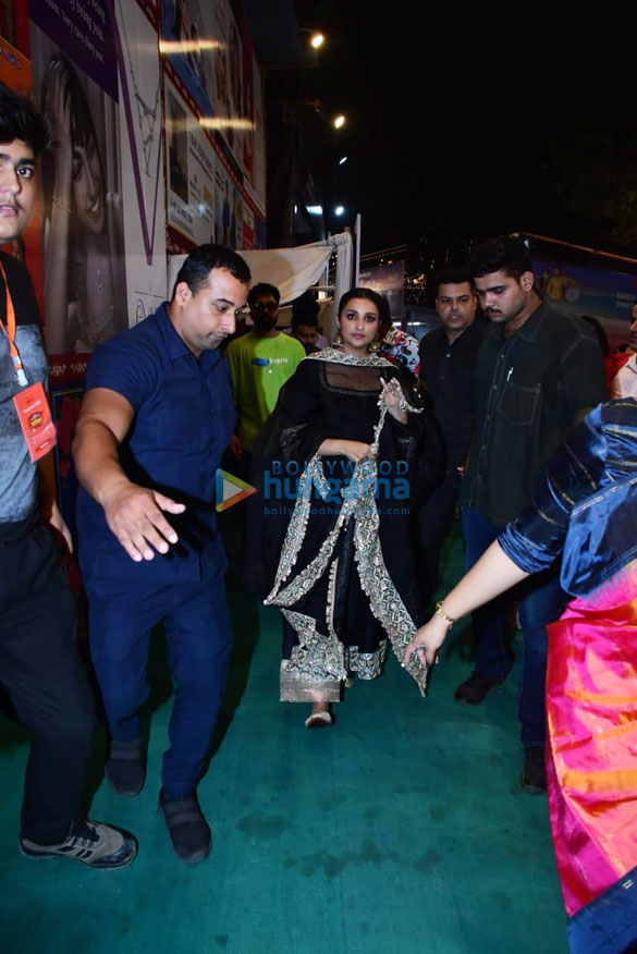photos parineeti chopra snapped at a durga pandal 6
