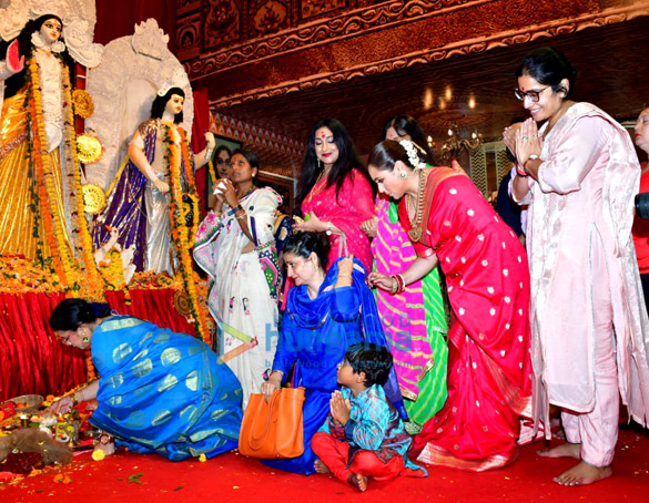photos patralekha tanishaa mukerji tanuja and others snapped during durga puja at north bombay sarbojanin 7
