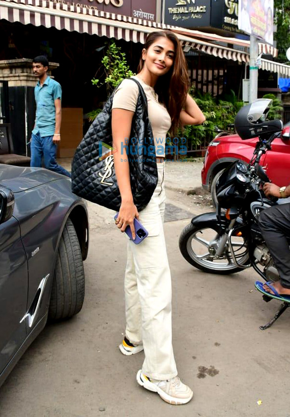 photos pooja hegde snapped in juhu 4 2