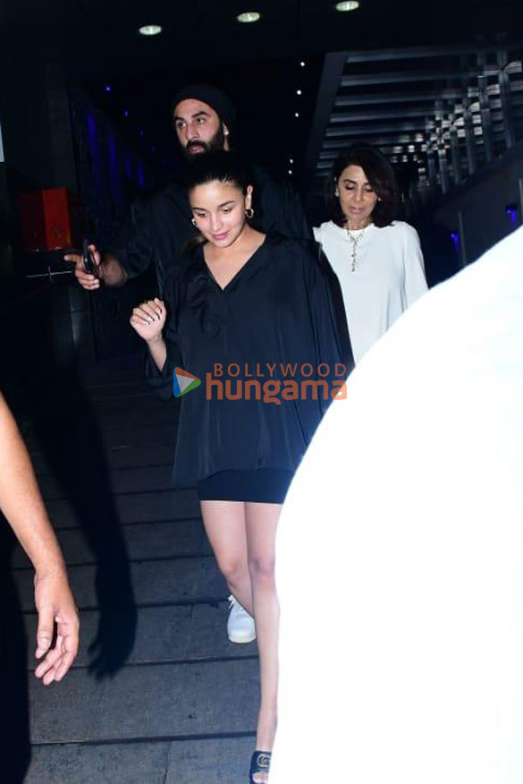 photos ranbir kapoor alia bhatt and neetu singh snapped in bandra 3