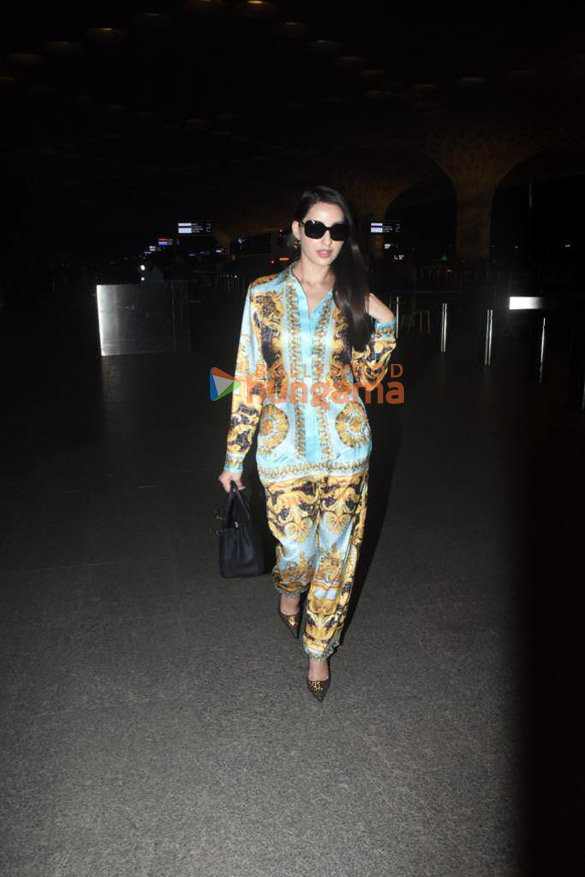 photos ranveer singh nora fatehi vicky kaushal and shruti haasan snapped at the airport 6