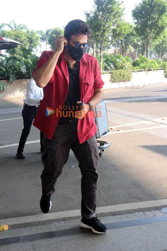 photos ranveer singh paris hilton venkatesh daggubati and others snapped at the airport 2