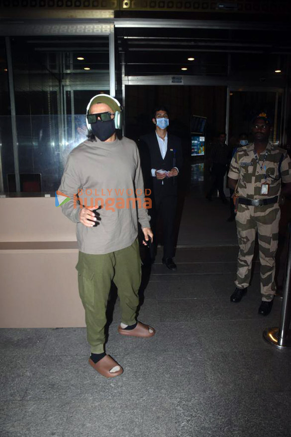 photos ranveer singh and paris hilton snapped at the airport 1
