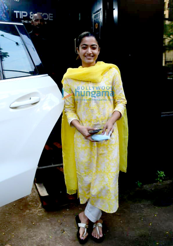 photos rashmika mandanna snapped outside a nail spa in juhu 4