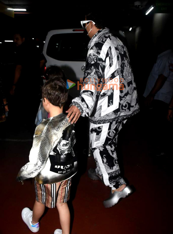 photos saif ali khan karan johar and other snapped at the airport 3