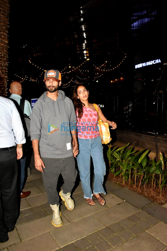 photos shahid kapoor mira rajput ishaan khatter and others spotted at bkc bandra 1