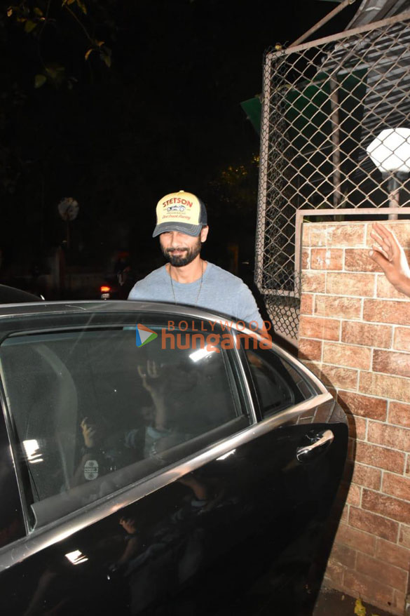 photos shahid kapoor snapped at a dubbing studio in bandra 2 2