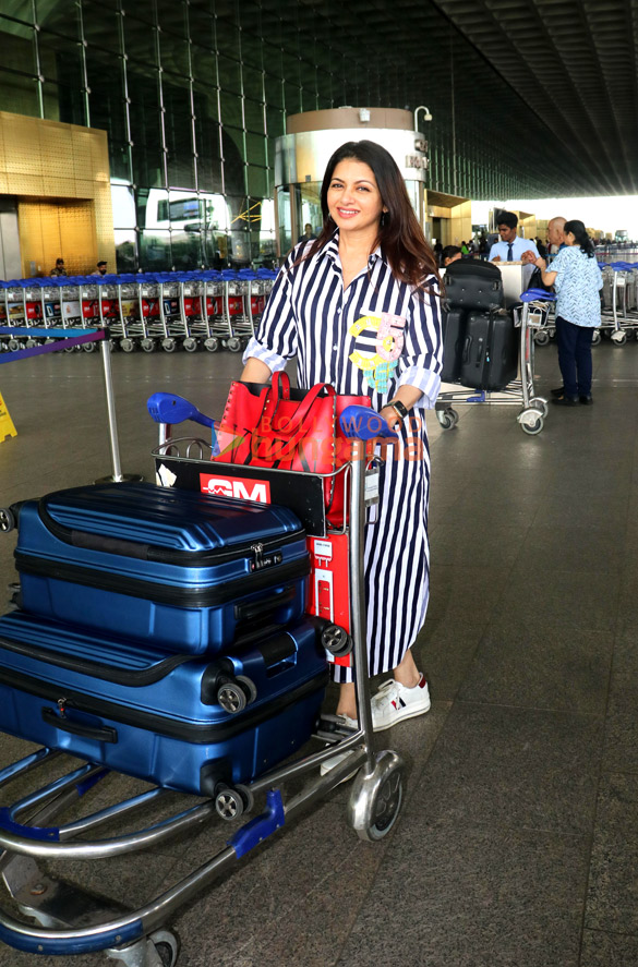 photos siddhant chaturvedi sonal chauhan and others snapped at the airport 2