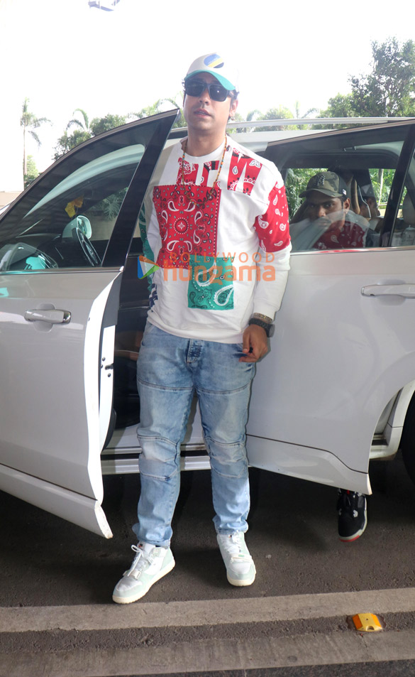 photos siddhant chaturvedi sonal chauhan and others snapped at the airport 4