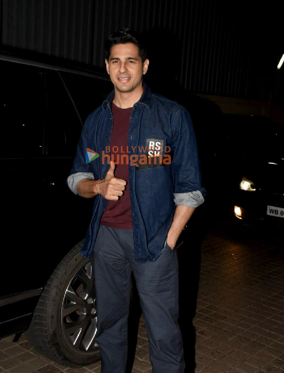 photos sidharth malhotra kiara advani and rakul preet singh host a special screening of thank god 5