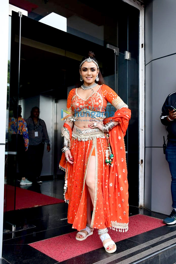 photos sidharth malhotra madhuri dixit karan johar maniesh paul and others snapped on the sets of jhalak dikhhla jaa season 10 5