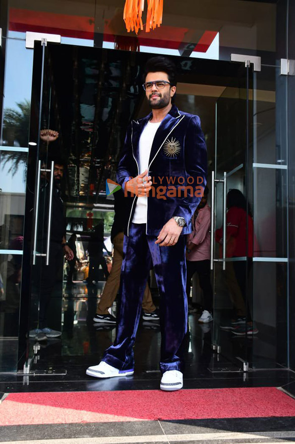photos sonakshi sinha huma qureshi snapped promoting their film double xl on the sets of jhalak dikhhla jaa 10 3