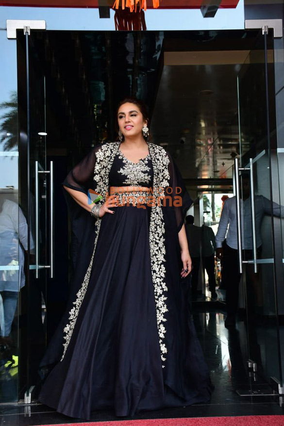 photos sonakshi sinha huma qureshi snapped promoting their film double xl on the sets of jhalak dikhhla jaa 10 5