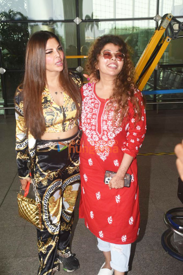 photos sophie choudry rakhi sawant and maniesh paul snapped at the airport 77 1