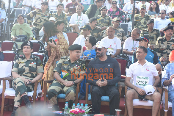 photos suniel shetty snapped during the bsf marathon 2022 at jcp attari 4