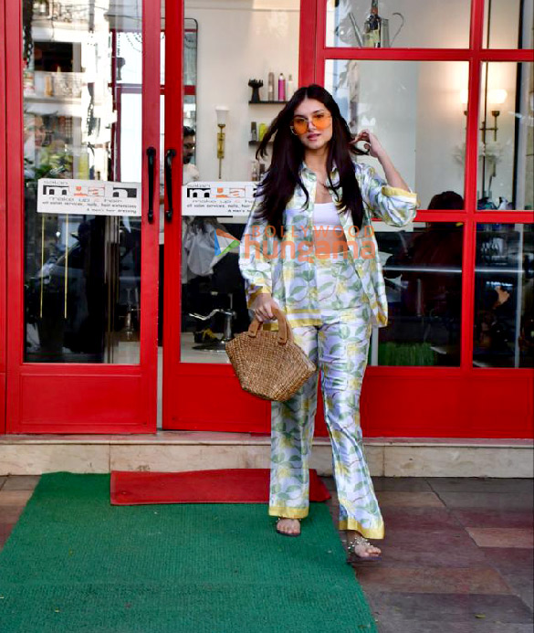 photos tara sutaria spotted outside the salon in bandra 3