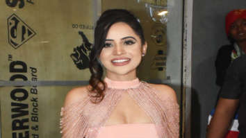 Photos: Uorfi Javed snapped cutting her birthday cake