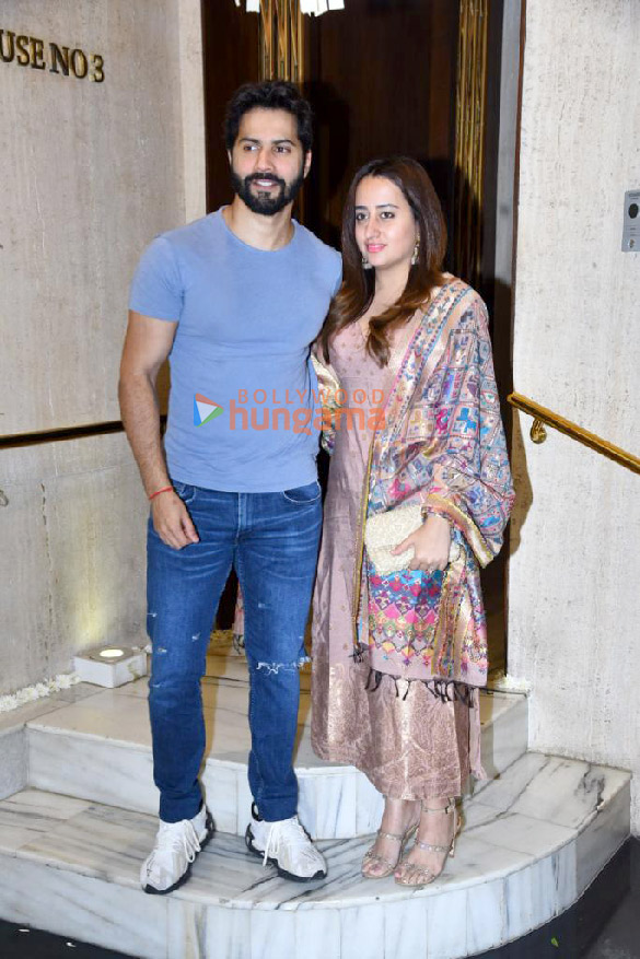 photos varun dhawan snapped with his wife at manish malhotras house in bandra 3