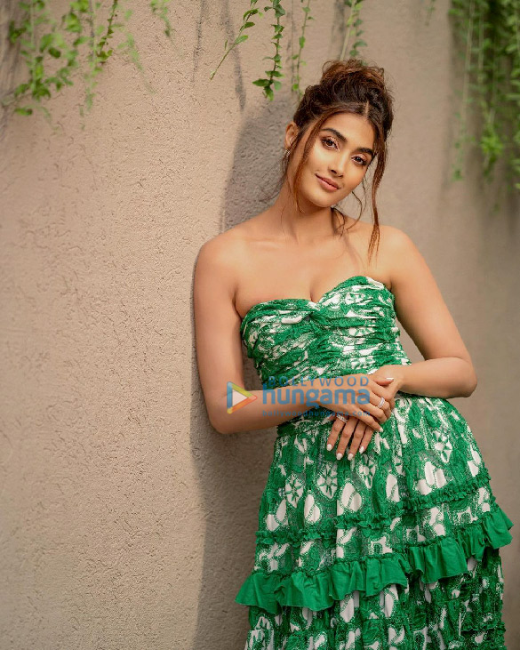 pooja hegde 60