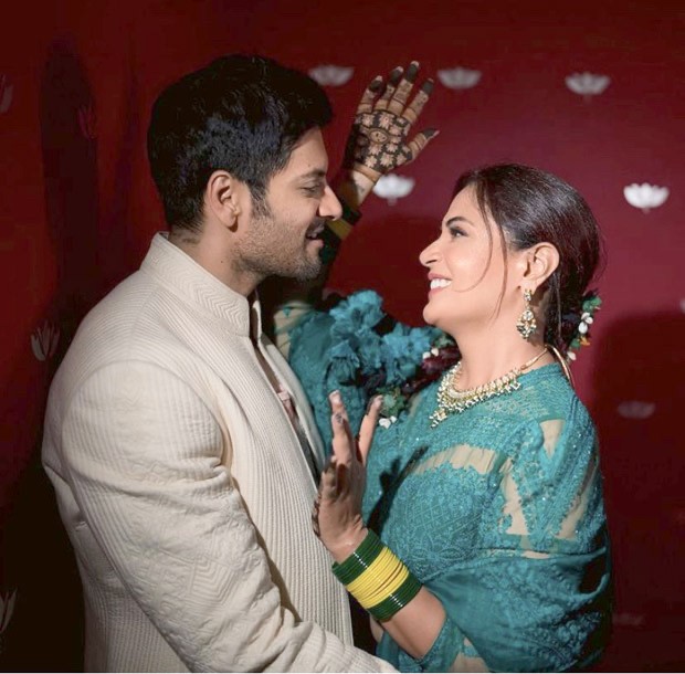 Richa Chadha shares romantic pictures with Ali Fazal from their mehendi ceremony and fans can’t keep calm! Richa Chadha shares romantic pictures with Ali Fazal from their mehendi ceremony and fans can’t keep calm!