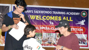 Shah Rukh Khan snapped in a maroom sweatshirt and cap