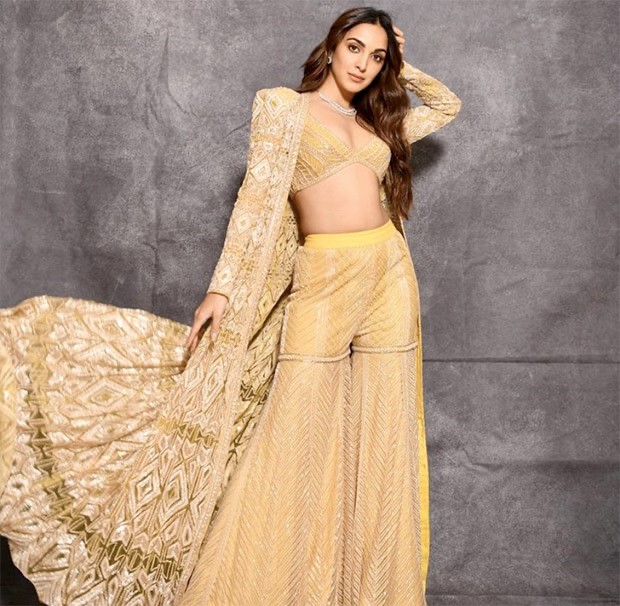The three most stylish outfits worn by Bollywood actors that you can recreate for this Diwali The three most stylish outfits worn by Bollywood actors that you can recreate for this Diwali