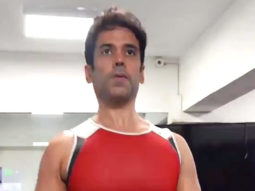 Tusshar Kapoor flaunts his muscular arms while working out in the gym