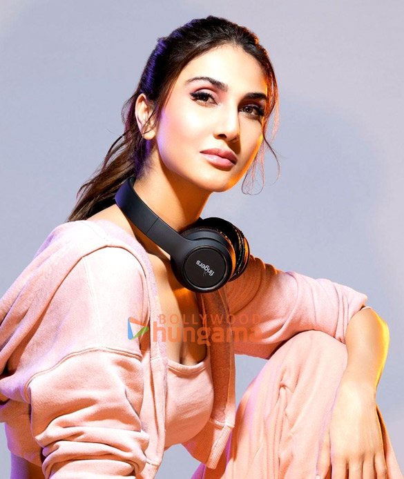 vaani kapoor 2 128