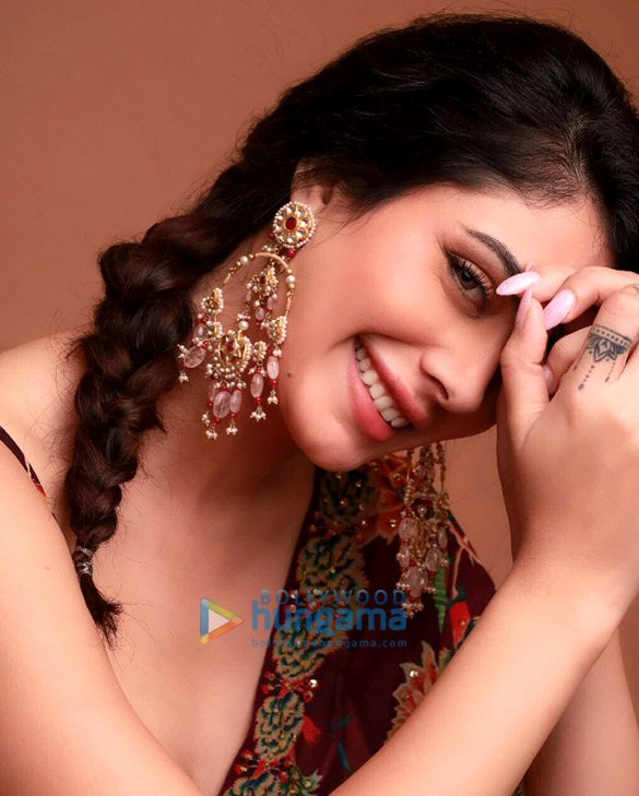 warina hussain 1 17