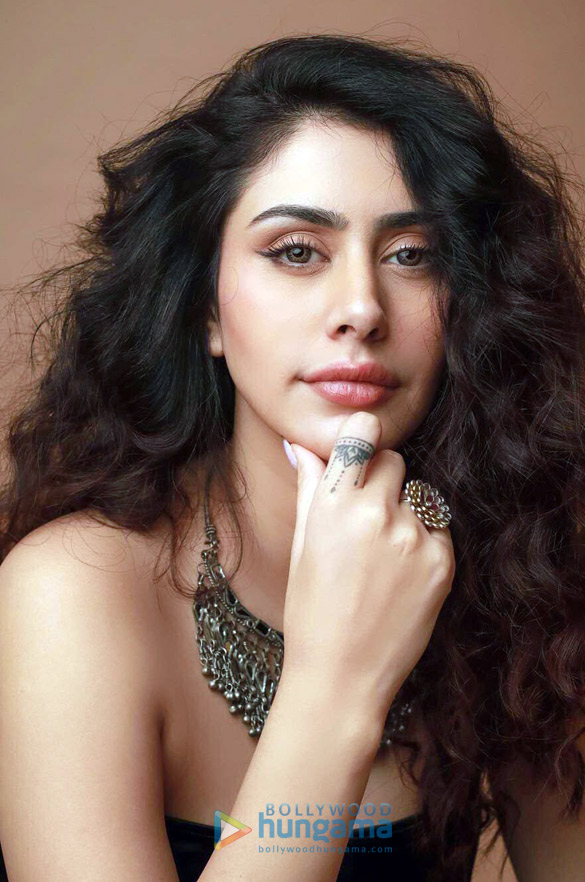 warina hussain 2 18
