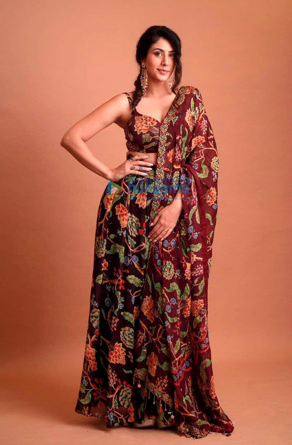 warina hussain 2 19