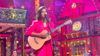 Yohani sings Manike song in her beautiful voice on Kapil Sharma show