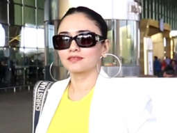 Amruta Khanvilkar greets paps at the airport