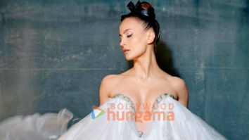 Celeb Photos Of Elli AvrRam