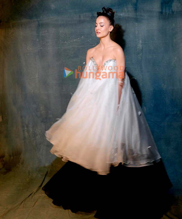 elli avrram 5 8