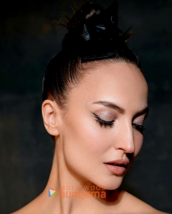 elli avrram 6 7