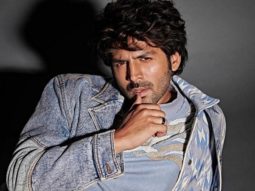 Satyaprem Ki Katha: Kartik Aaryan takes the film’s team on a ride in his Lamborghini Urus