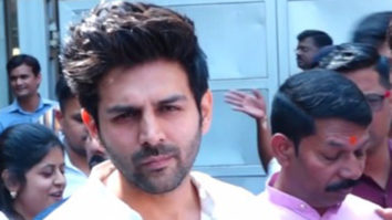 Kartik Aaryan gets clicked at a temple as he seeks blessings on his birthday