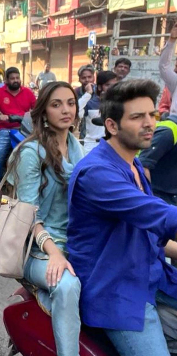 LEAKED PHOTOS: Kartik Aaryan and Kiara Advani ride a bike in Ahmedabad for Satyaprem Ki Katha shoot LEAKED PHOTOS: Kartik Aaryan and Kiara Advani ride a bike in Ahmedabad for Satyaprem Ki Katha shoot