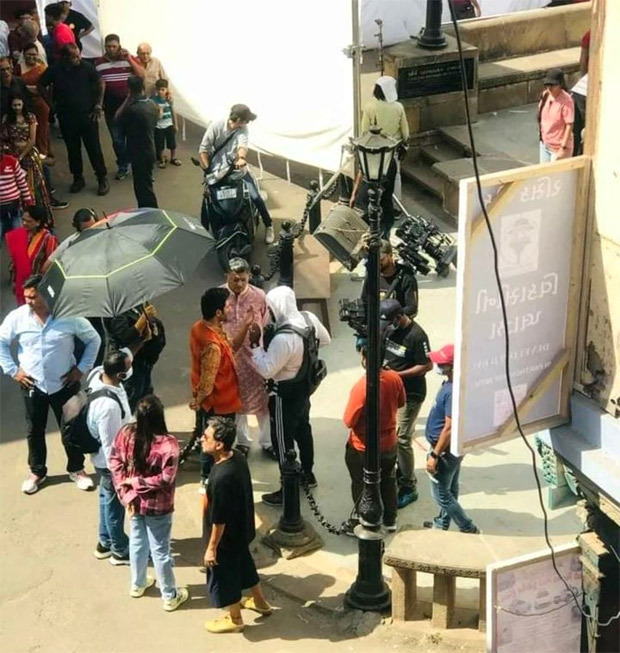 LEAKED PHOTOS: Kartik Aaryan and Kiara Advani ride a bike in Ahmedabad for Satyaprem Ki Katha shoot LEAKED PHOTOS: Kartik Aaryan and Kiara Advani ride a bike in Ahmedabad for Satyaprem Ki Katha shoot