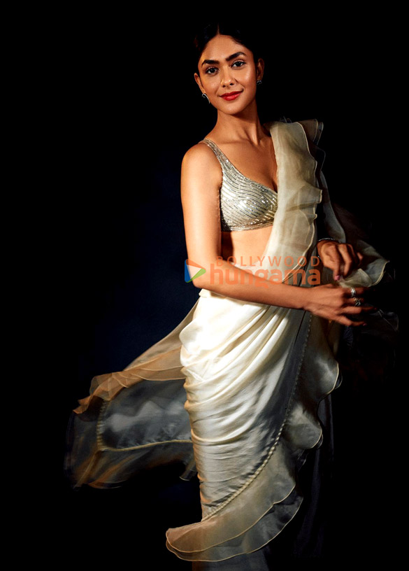 mrunal thakur 2 100