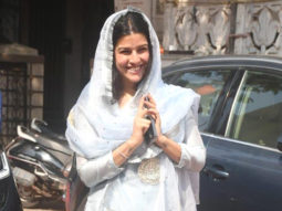 Nimrat Kaur distributes prasad for paps outside Gurudwara