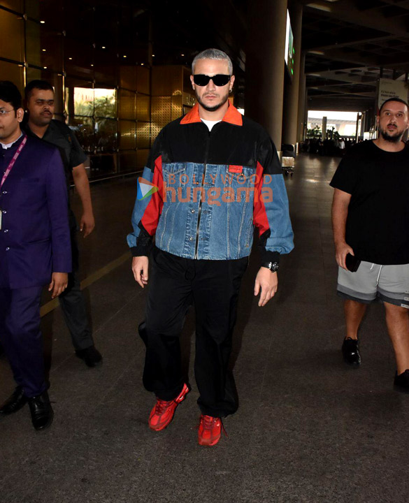 photos aditya seal anushka ranjan rakhi sawant and dj snake snapped at the airport 5