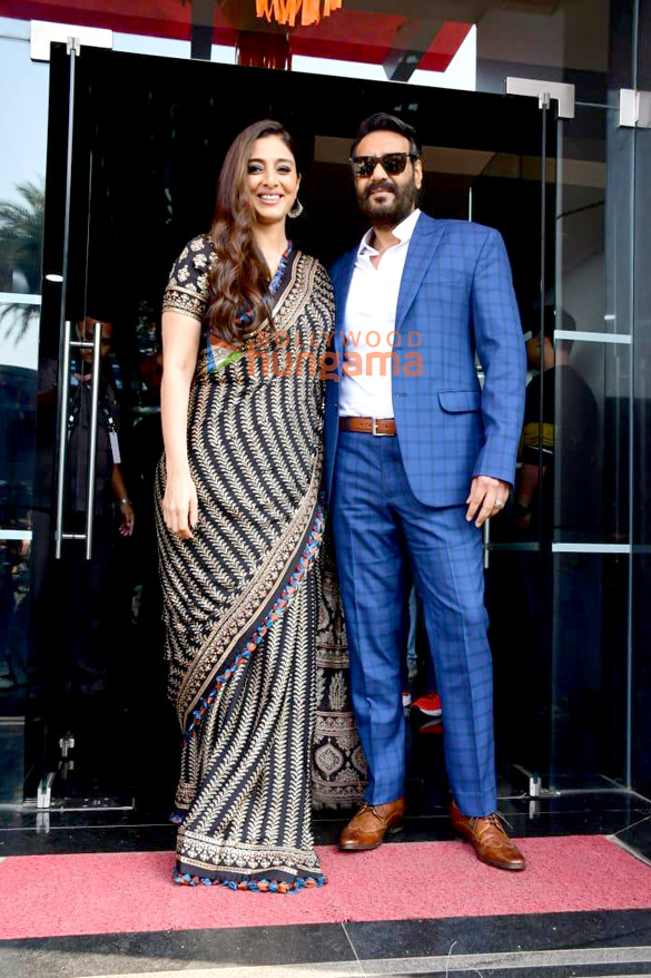 Photos: Ajay Devgn, Tabu, Nora Fatehi and others snapped promoting Drishyam 2 on sets of the show Jhalak Dikhla Jaa Photos: Ajay Devgn, Tabu, Nora Fatehi and others snapped promoting Drishyam 2 on sets of the show Jhalak Dikhla Jaa