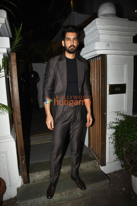 photos ananya pandey shanaya kapoor and others snapped in colaba 34 3